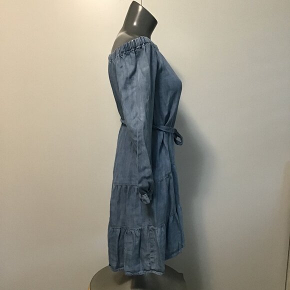 Velvet Heart Off Shoulder Dress with Tiered Skirt  Size XS - Picture 3 of 11